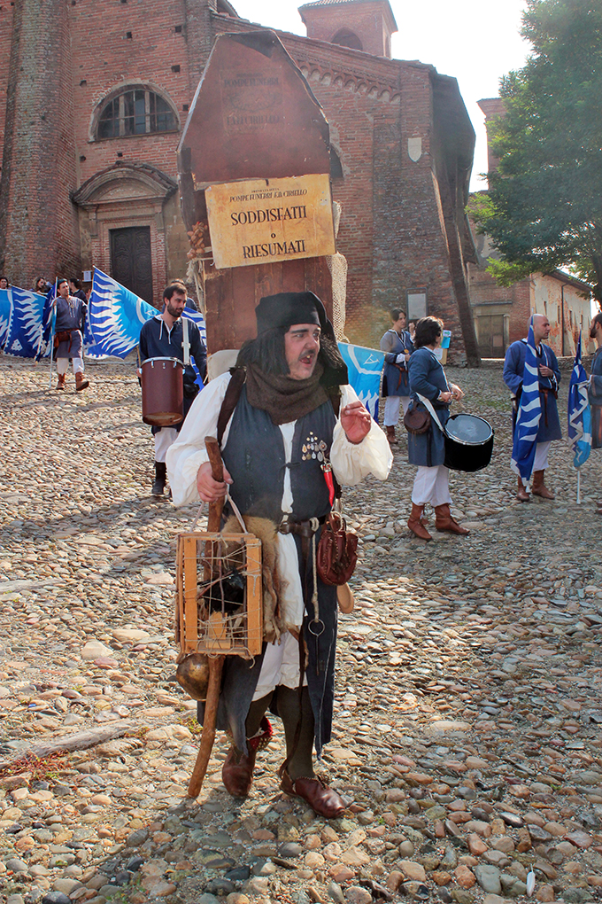 015 Soddisfatti o riesumati.jpg